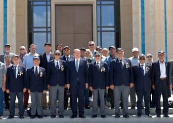 Cumhurbaşkanı Tatar Türkiye Muharip Gaziler Derneği Balıkesir Şubesi heyetini kabul etti