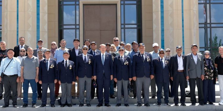 Cumhurbaşkanı Tatar Türkiye Muharip Gaziler Derneği Balıkesir Şubesi heyetini kabul etti