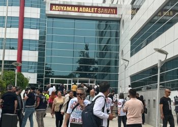 İsias’ın yıkılmasında kusuru bulunan kamu görevlilerinin davasında enkazda vefat edenlerin ailelerine söz verilmeye başlandı