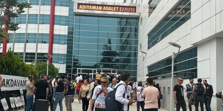 İsias’ın yıkılmasında kusuru bulunan kamu görevlilerinin davasında enkazda vefat edenlerin ailelerine söz verilmeye başlandı