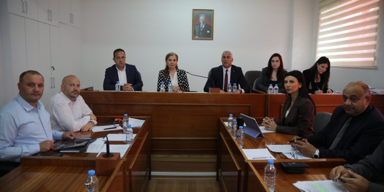 Maliye Komitesi üç yasa tasarısını görüştü, birini oy birliğiyle onayladı