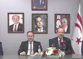 Antalya’daki temaslarını tamamlayan Cumhurbaşkanı Tatar ve Başbakan Üstel yurda  Cumhurbaṣkanı Tatar, Ercan Havalimanı’nda Antalya temaslarını değerlendirdi
