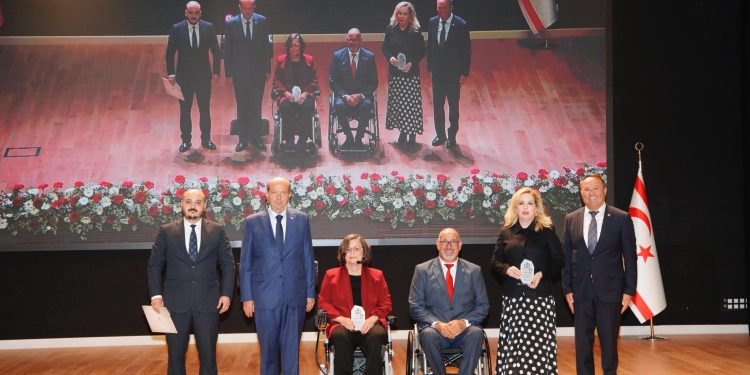 Cumhurbaşkanı Ersin Tatar ve eşi Sibel Tatar, “Girdap” adlı kitabın tanıtım etkinliğine katıldı