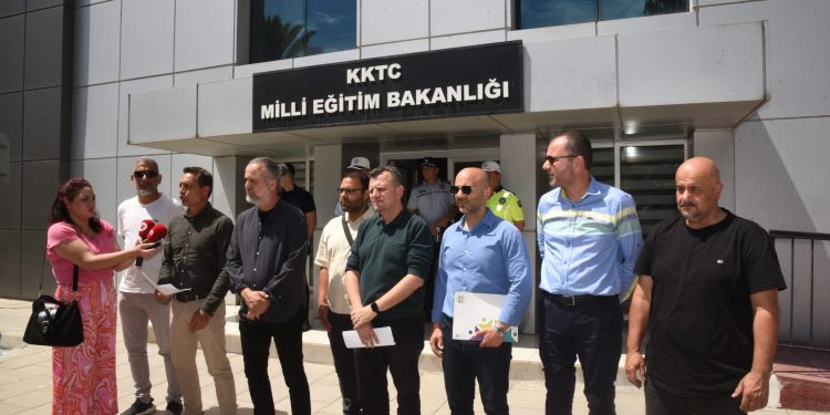İki öğretmen sendikası, Öğretmenler Sınav (Değişiklik) Tüzüğü hakkında basın açıklaması yaptı