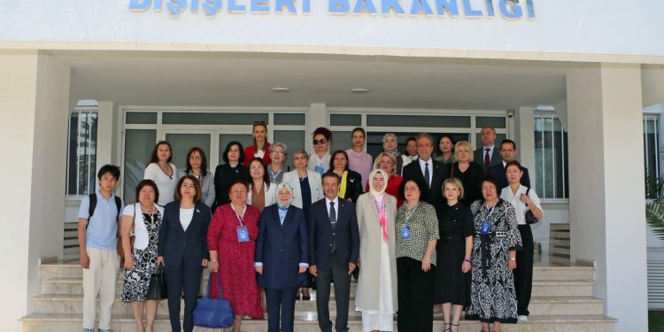 Dışişleri Bakanı Ertuğruloğlu, TÜRKPA heyetini kabul etti