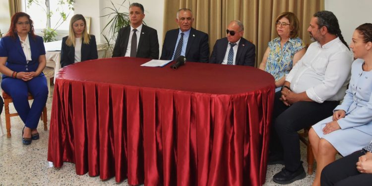 Çavuşoğlu, Kıbrıs Türk Engelliler Federasyonu’nu ve Rauf Raif Denktaş Görme Engelliler Özel Eğitim Okulu’nu ziyaret etti