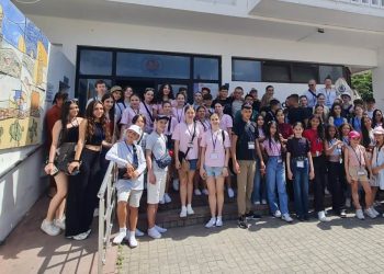 Farklı ülkelerden çocuklar Girne’de dünya barışı temasıyla resim çizdi