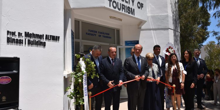 DAÜ’den Prof. Dr. Mehmet Altınay’a vefa… İsmi Turizm Fakültesi’ne verildi