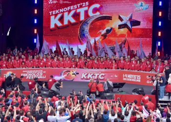 TEKNOFEST KKTC törenle açıldı… Bayraktar: “Artık bu adada refah, özgürlük, teknoloji rüzgarı esecek