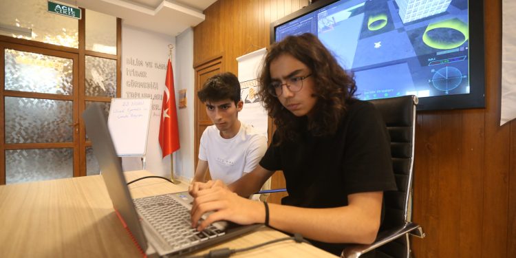 Hataylı öğrenciler TEKNOFEST’in Uçan Araba Simülasyon Yarışması’nda mücadele edecek