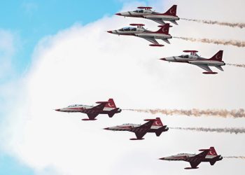 Türk Yıldızları TEKNOFEST KKTC’de gösteri uçuşu yaptı