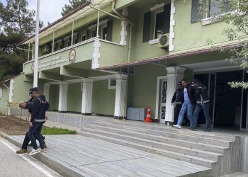 Uşak’ta KKTC için sahte belge düzenleyen 2 şüpheli tutuklandı