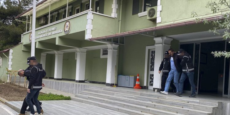 Uşak’ta KKTC için sahte belge düzenleyen 2 şüpheli tutuklandı