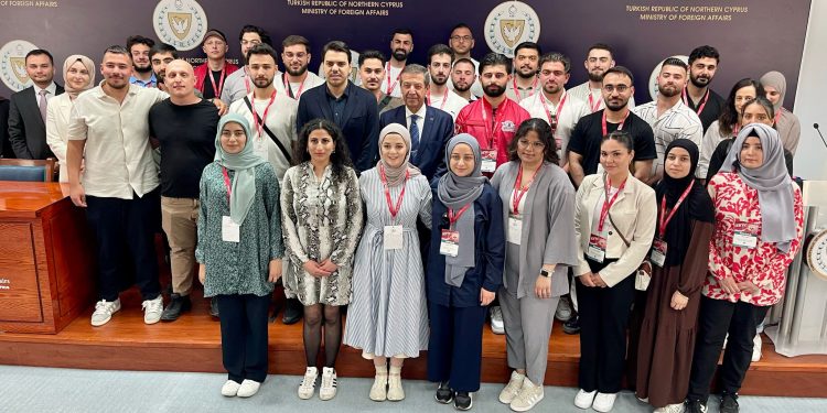 Dışişleri Bakanı Ertuğruloğlu, YTB Başkanı Eren ve Avrupa’dan gelen gençleri kabul etti
