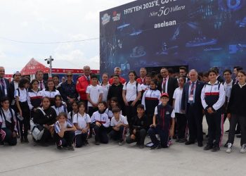 Çavuşoğlu, TEKNOFEST KKTC’nin ikinci gününde öğrencilerle buluştu