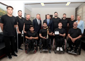 Üstel, Vakıflar Tekerlekli Sandalye Basketbol takımı heyetini kabul etti