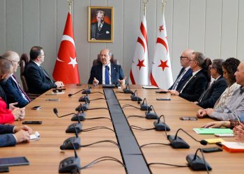 Cumhurbaşkanı Tatar, Kıbrıs Türk Ticaret Odası Başkanı Deniz ve heyetini kabul etti