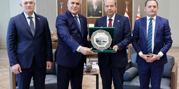 Cumhurbaşkanı Tatar, Azerbaycan Kıbrıs Dostluk Cemiyeti Başkanı ve beraberindeki heyeti kabul etti