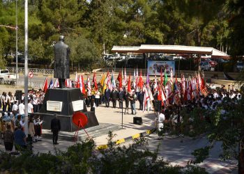 19 Mayıs Atatürk’ü Anma Gençlik ve Spor Bayramı etkinlikleri Atatürk Anıtı önünde düzenlenen törenle başladı