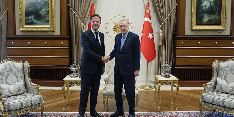 Erdoğan, Rutte ile bir araya geldi