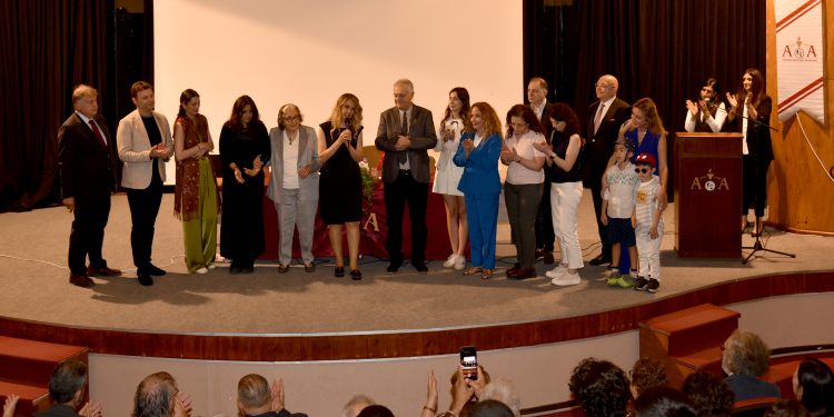 “İlk Gençlik Romanı Ödül Töreni”, Gülten Dayıoğlu’nın katılımıyla yapıldı