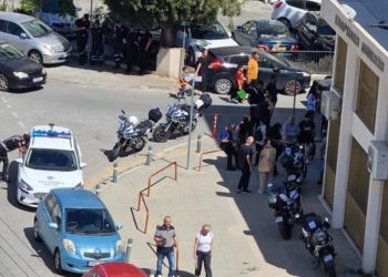 Kıbrıslı Türkler Güney Lefkoşa’daki Kaymakamlık önünde eylem yaptı
