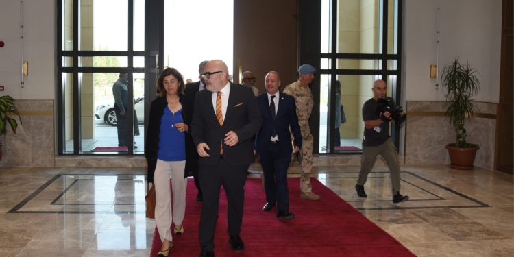Tatar-Holguin görüşmesi başladı