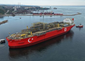 Türkiye’nin ilk yüzer doğalgaz üretim platformu İstanbul Boğazı’nda