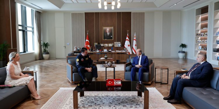 Cumhurbaşkanı Tatar, TUSAŞ Eğitim Uçakları Baş Test Pilotu Özpala’yı kabul etti