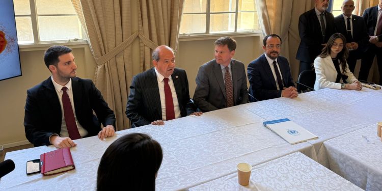 Liderlerin Ledra Palace Otel’deki görüşmesi başladı