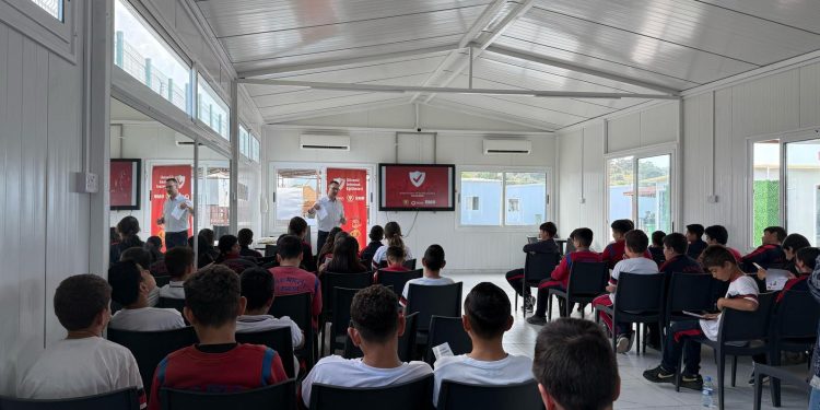 Güvenli internet kullanım eğitimi 40 okulda 4 bin öğrenciye verildi