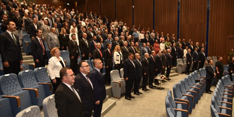 “Türkiye ve Dünya Ekonomisindeki Gelişmeler ve Gelecek Vizyonu” konferansı yapılıyor