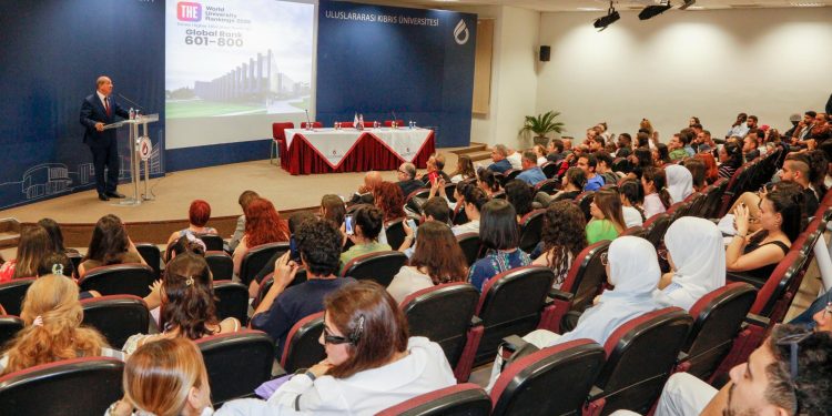 Tatar UKÜ’de düzenlenen 14 Mayıs Dünya Eczacılık Günü Kutlamaları ve Ödül Töreni’ne katıldı