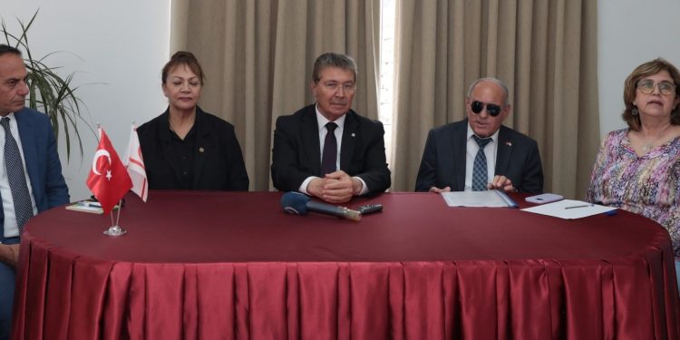 Başbakan Üstel, Kıbrıs Türk Engelliler Federasyonu’nu ziyaret etti:  “Engelli maaşlarını iyileştirmek için çalışma başlatacağız”