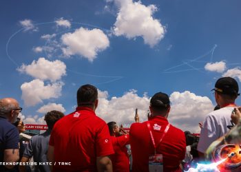 Türk Yıldızları, TEKNOFEST KKTC’nin son gününde ay yıldız oluşturdu