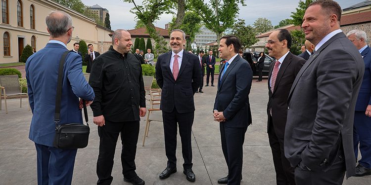 Ukrayna: “Ukrayna heyeti bugün koşulsuz ateşkesi sağlamak için İstanbul’da”