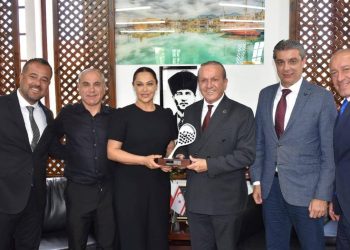 Ataoğlu, Hülya Avşar’ı kabul etti
