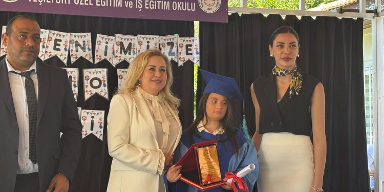 Yeşilyurt Özel Eğitim ve İş Eğitim Okulu yıl sonu sergisinin açılışı ve mezuniyet töreni yapıldı