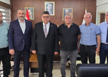 Maliye Bakanı Berova, KKTC Avcılık Federasyonu Başkanı Saygıner ve heyetini kabul etti
