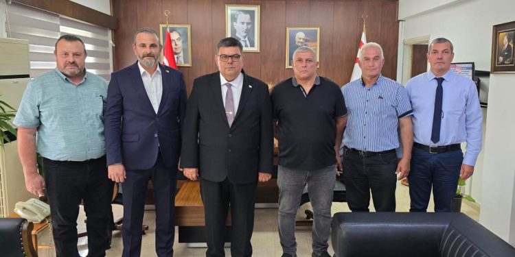 Maliye Bakanı Berova, KKTC Avcılık Federasyonu Başkanı Saygıner ve heyetini kabul etti