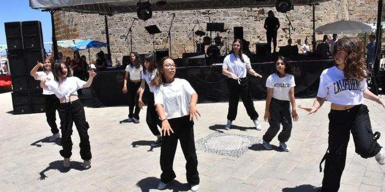 19 Mayıs Atatürk’ü Anma, Gençlik ve Spor Bayramı Girne Antik Liman’da kutlandı