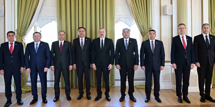 Aliyev, Türk devletlerinin içişleri bakanlarını kabul etti. Kabulde İçişleri Bakanı Dursun Oğuz da yer aldı