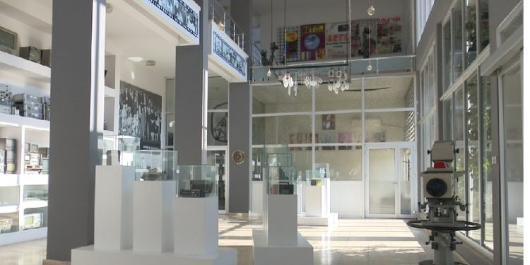 BRTK Oval Stüdyo koridorlarında “Sanat Güncesi” adlı sürekli sergi açılıyor