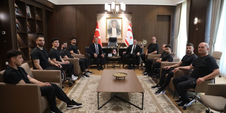Öztürkler, Vakıflar Tekerlekli Sandalye Basketbol Takımı heyetini kabul etti