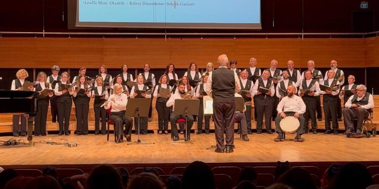 İzmir’de Kıbrıs şarkıları seslendirildi