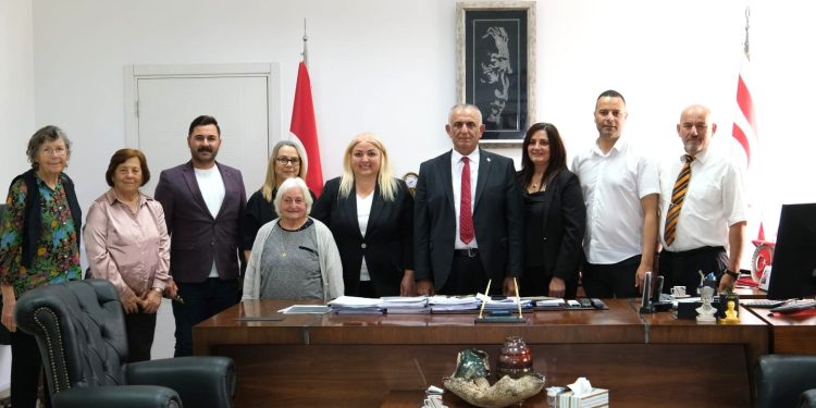 Bakan Çavuşoğlu, Mehmetçik Büyükkonuk Belediye Başkanı Tuğlu ve heyetini kabul etti