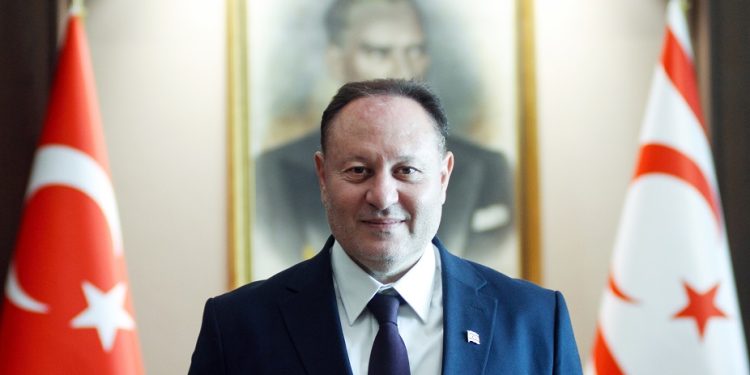 Öztürkler: Hemşirelerin çalışma koşullarının iyileştirilmesi için atılacak her adımı destekliyorum
