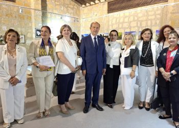 MS hastaları yararına sergi