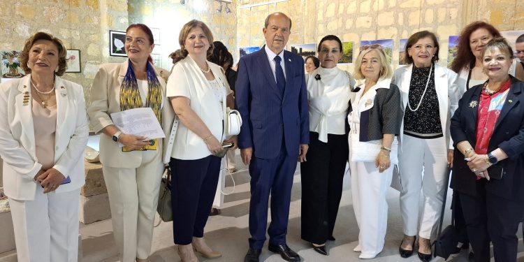 MS hastaları yararına sergi