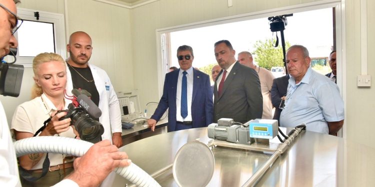 Başbakan Üstel, Minareliköy Süt Toplama Merkezinde incelemelerde bulundu